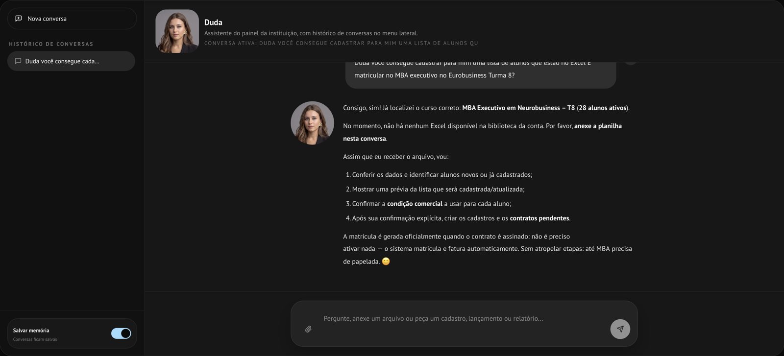 Tela real: a Duda do painel da instituição recebendo o pedido de cadastrar e matricular uma lista de alunos a partir de uma planilha, e explicando que vai conferir, mostrar uma prévia e só criar após confirmação